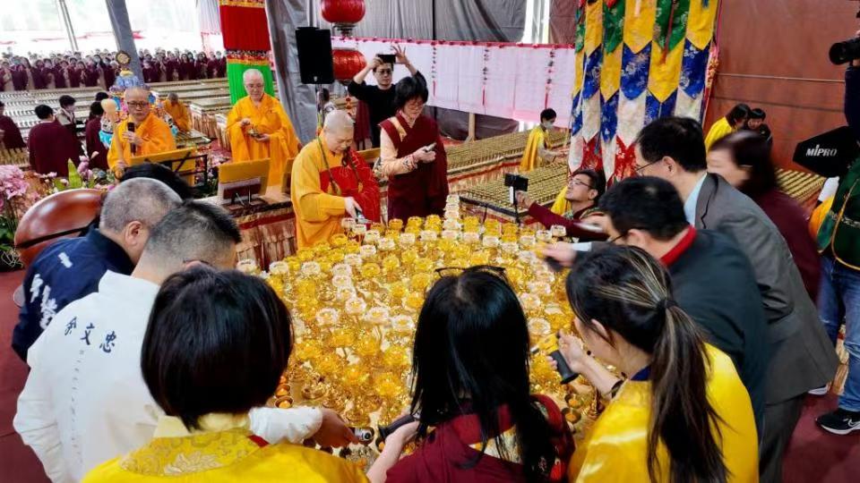 2025覺行佛教基金會萬燈供佛法喜圓滿覺行寺慈善晚會溫馨送暖-图片8