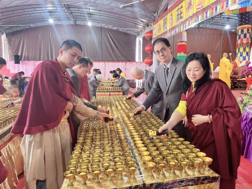 2025覺行佛教基金會萬燈供佛法喜圓滿覺行寺慈善晚會溫馨送暖-图片9