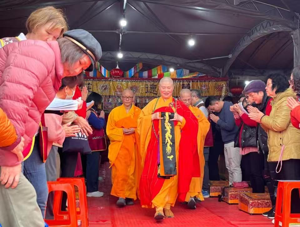 2025覺行佛教基金會萬燈供佛法喜圓滿覺行寺慈善晚會溫馨送暖-图片4